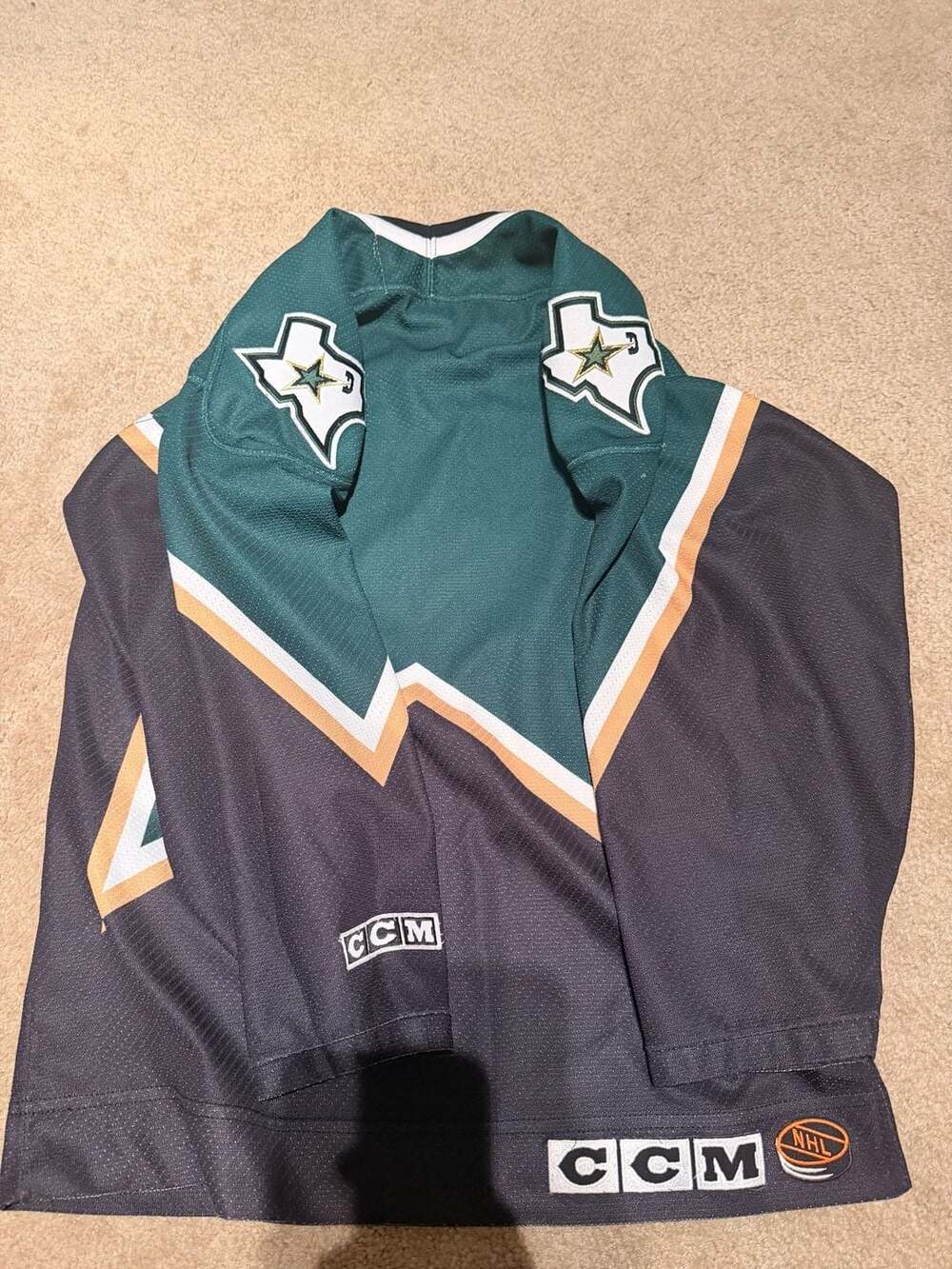 Vintage CCM Dallas Stars NHL Hockey Jersey - Youth Size L/XL (i) - Picture 4 of 5